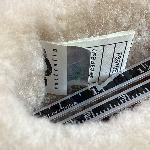 UGG Caspia 1932 Leather Boot - Picture 6 of 8